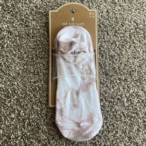 Oak and Reed Yoga Grip Socks